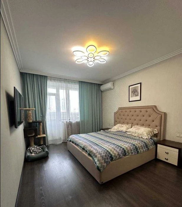 NO COMMISSION% Luxurious 3-room apartment near Poznyaki Os metro station