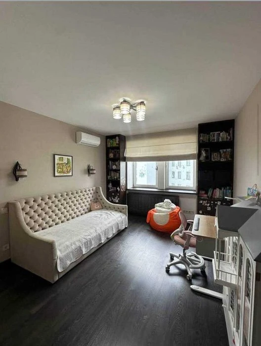 NO COMMISSION% Luxurious 3-room apartment near Poznyaki Os metro station