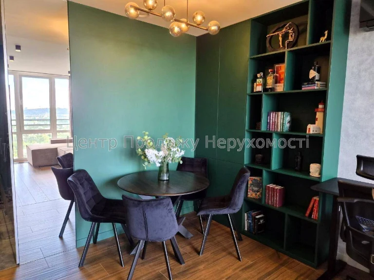 Продаж 2-кімн. квартири, 19/26 пов, 44/30/4 м², Київ – вигід