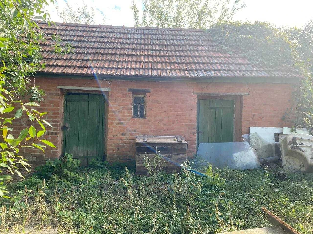 House with a large plot in the city !!