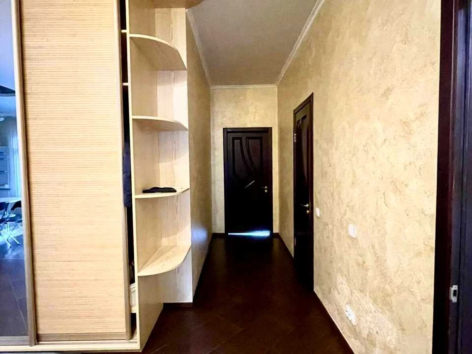 Квартира. Київ, вулиця Дмитрівська