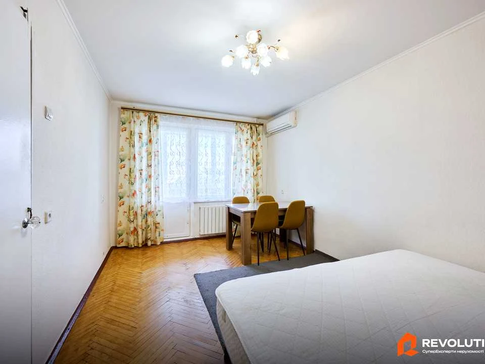 Квартира. Київ, Пантелеймона Куліша, 3