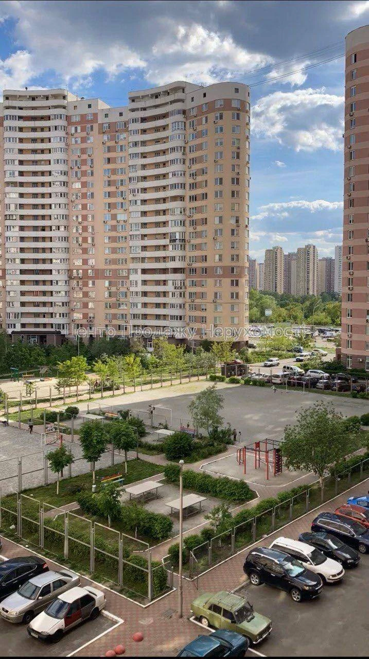 Продається 3-кімнатна квартира 97 м² у Києві, 6/22 поверх