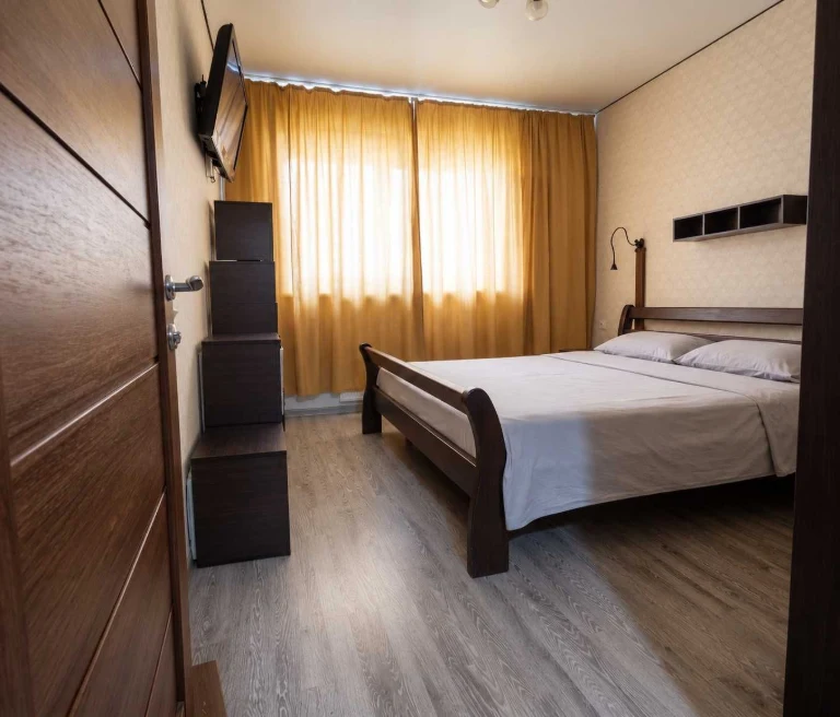 Bright one-bedroom apartment on Mykola Khvyliov Street, 3, in the "Vudistoriya" residential complex.
