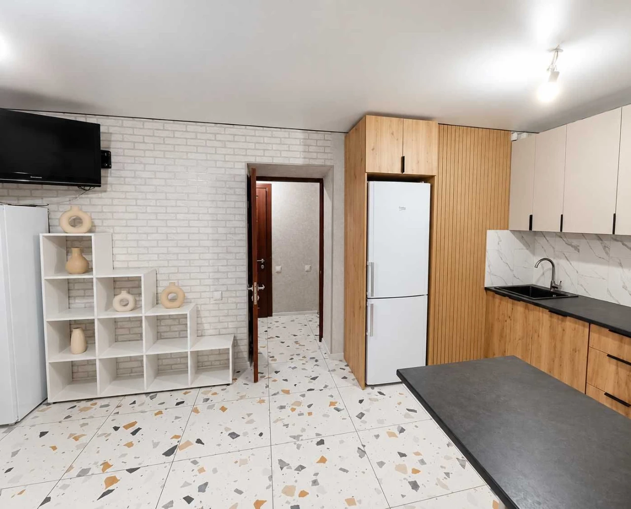Bright one-bedroom apartment on Mykola Khvyliov Street, 3, in the "Vudistoriya" residential complex.