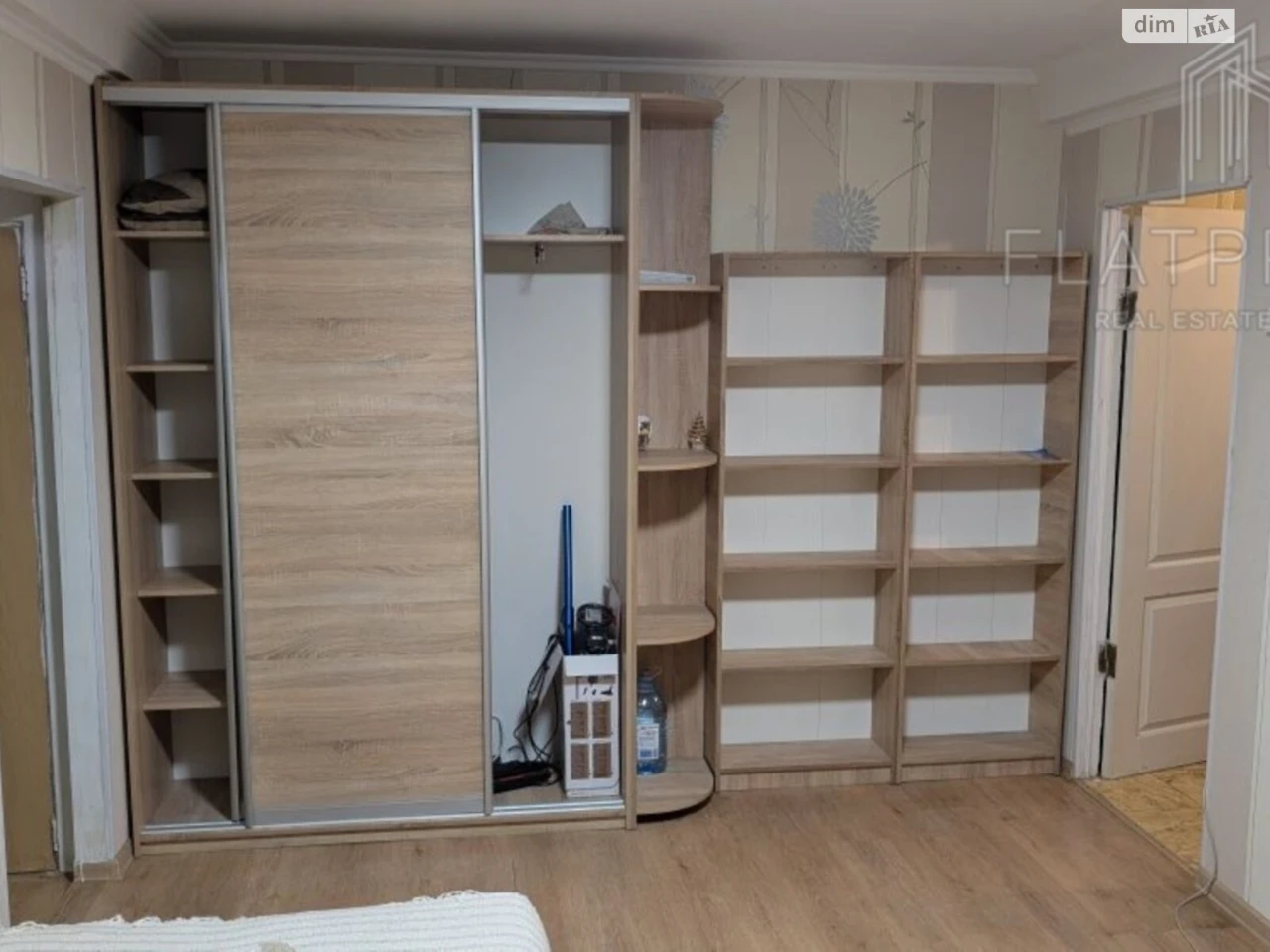 Apartment for Sale, Holosiiv