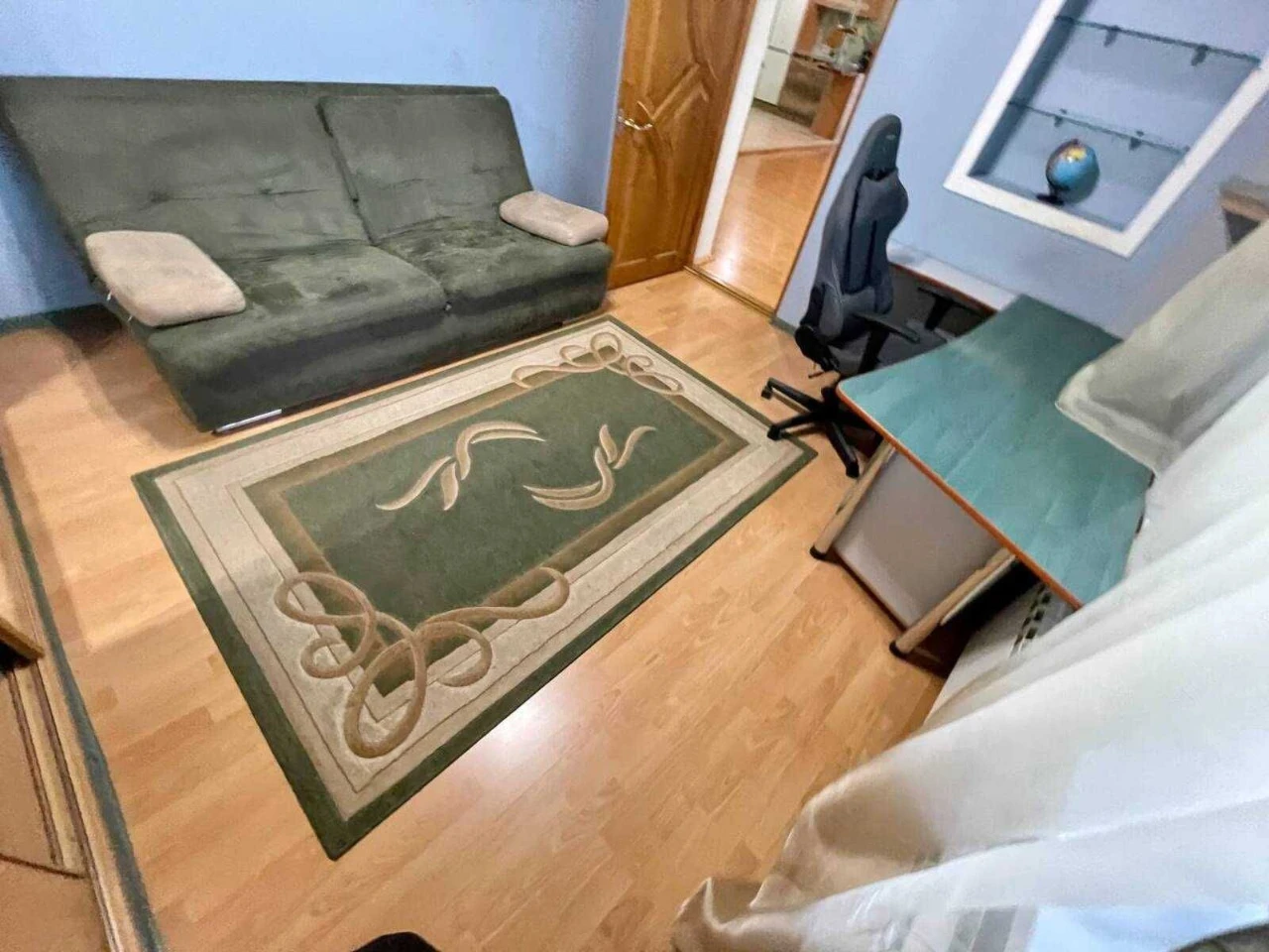 Продаж. Просторий будинок, 181 м2, 3 кімнати. 5.35 соток. Га