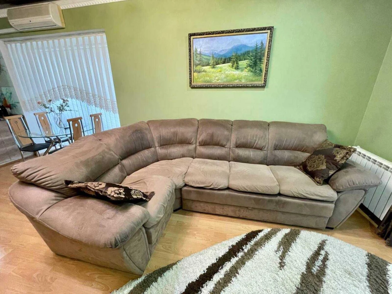 Продаж. Просторий будинок, 181 м2, 3 кімнати. 5.35 соток. Га