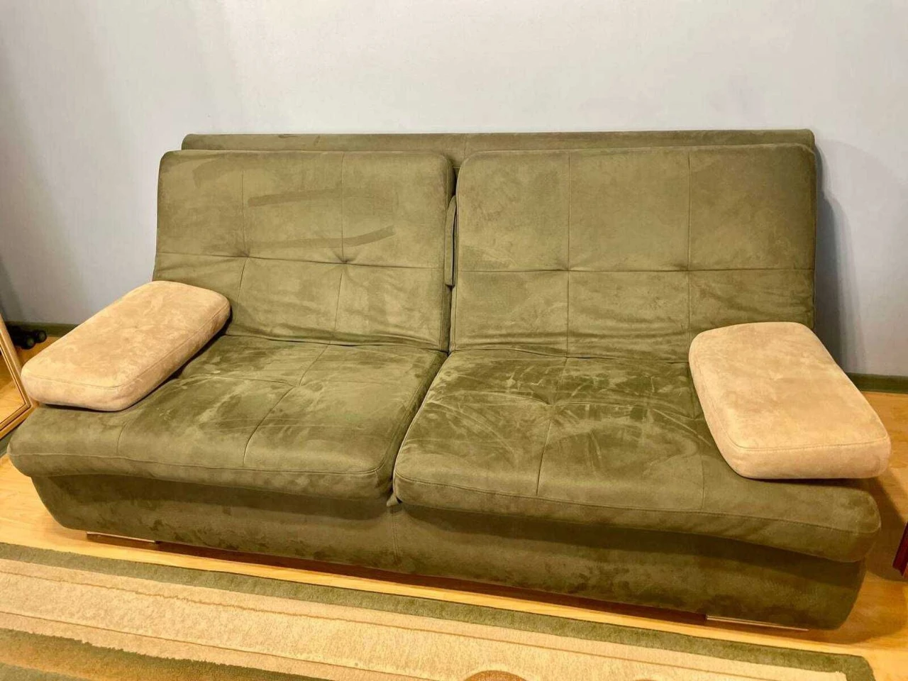 Продаж. Просторий будинок, 181 м2, 3 кімнати. 5.35 соток. Га