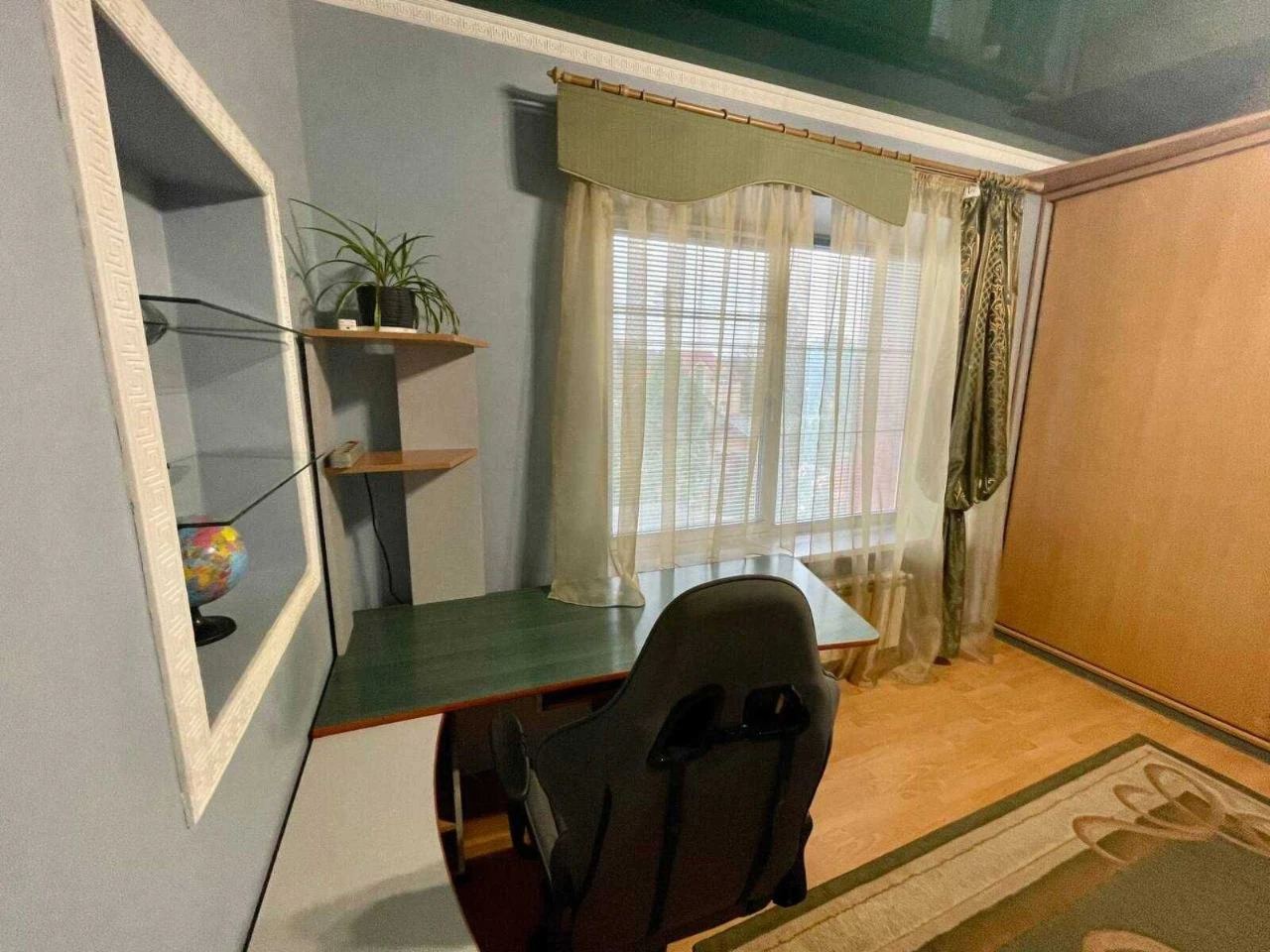 Продаж. Просторий будинок, 181 м2, 3 кімнати. 5.35 соток. Га