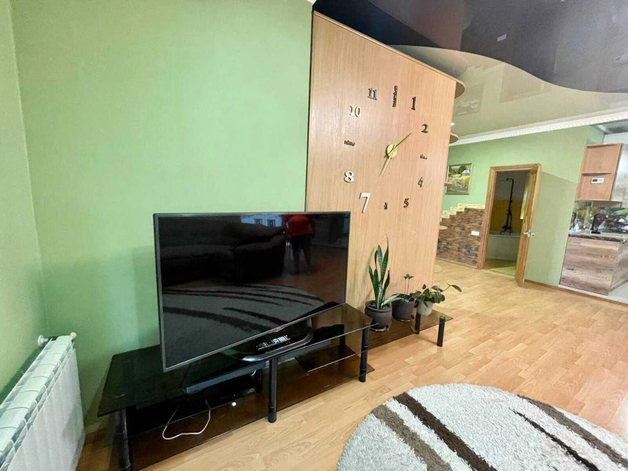 Продаж. Просторий будинок, 181 м2, 3 кімнати. 5.35 соток. Га