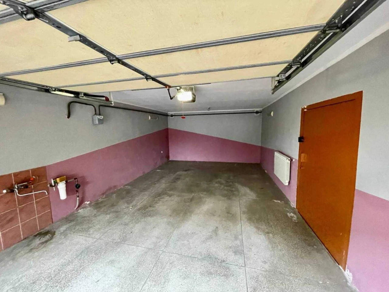 Продаж. Просторий будинок, 181 м2, 3 кімнати. 5.35 соток. Га
