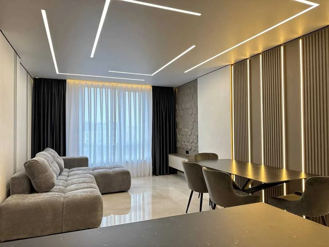 Modern two-bedroom near the lake