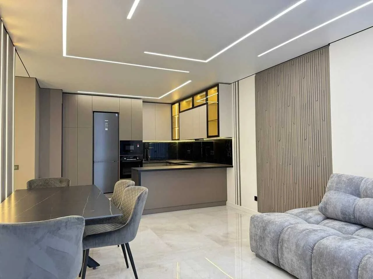 Modern two-bedroom near the lake