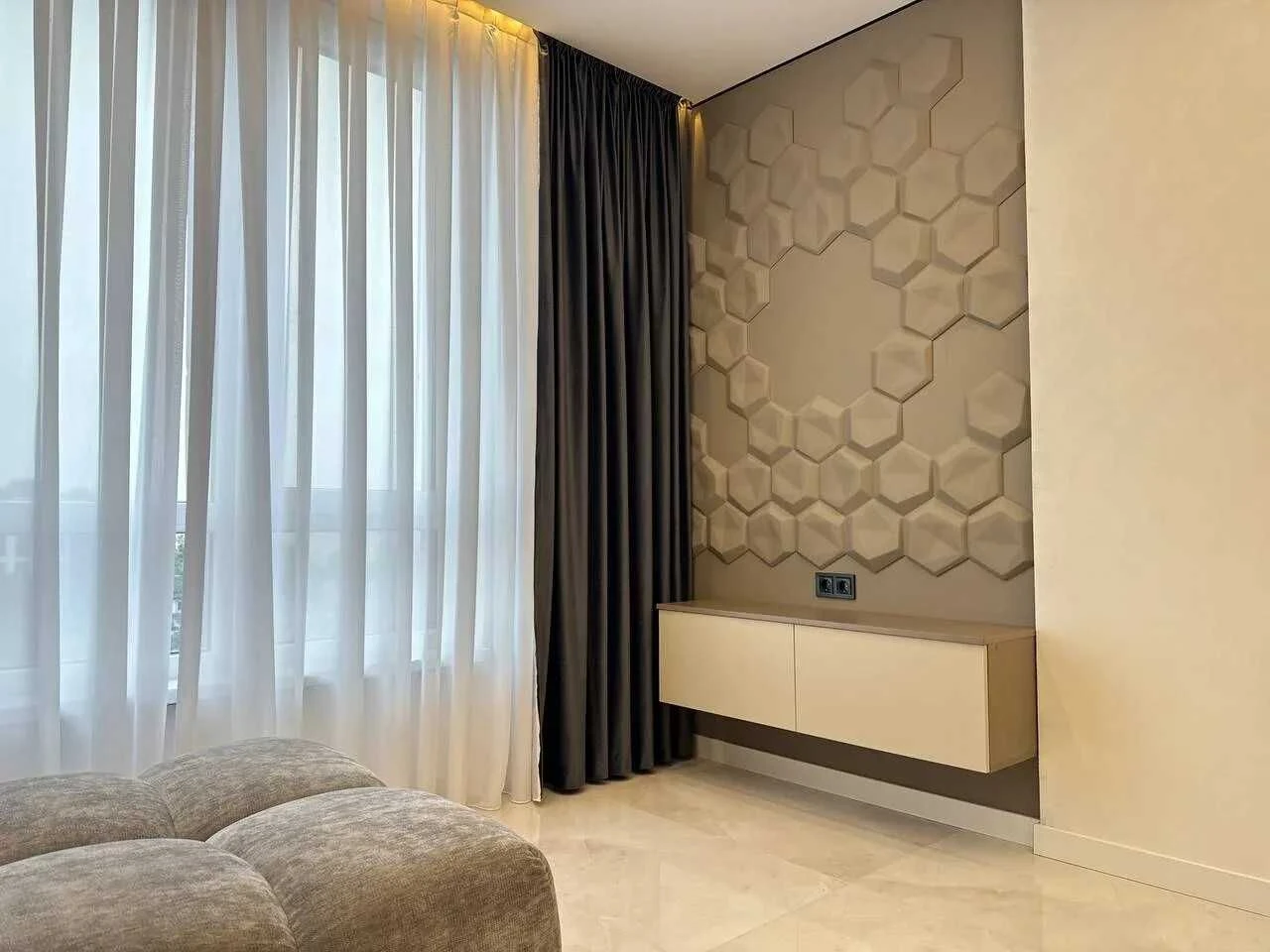 Modern two-bedroom near the lake