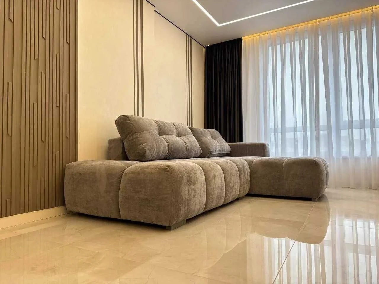 Modern two-bedroom near the lake