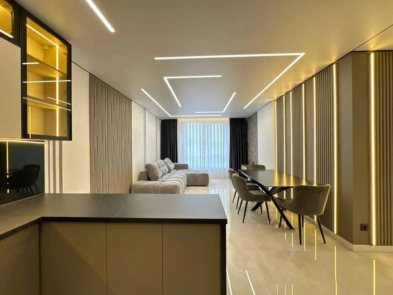 Modern two-bedroom near the lake