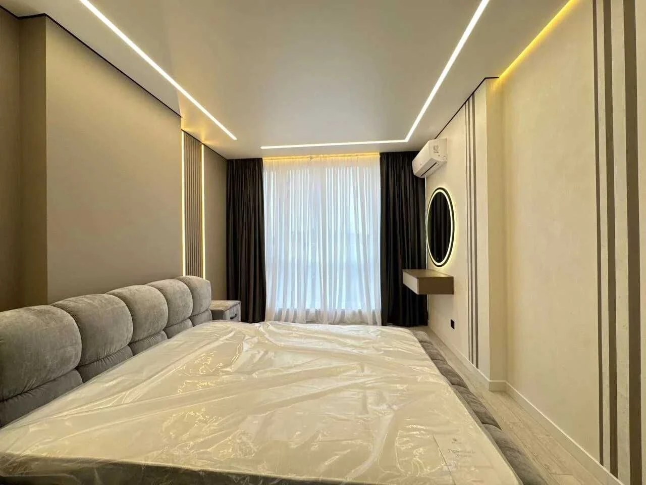 Modern two-bedroom near the lake