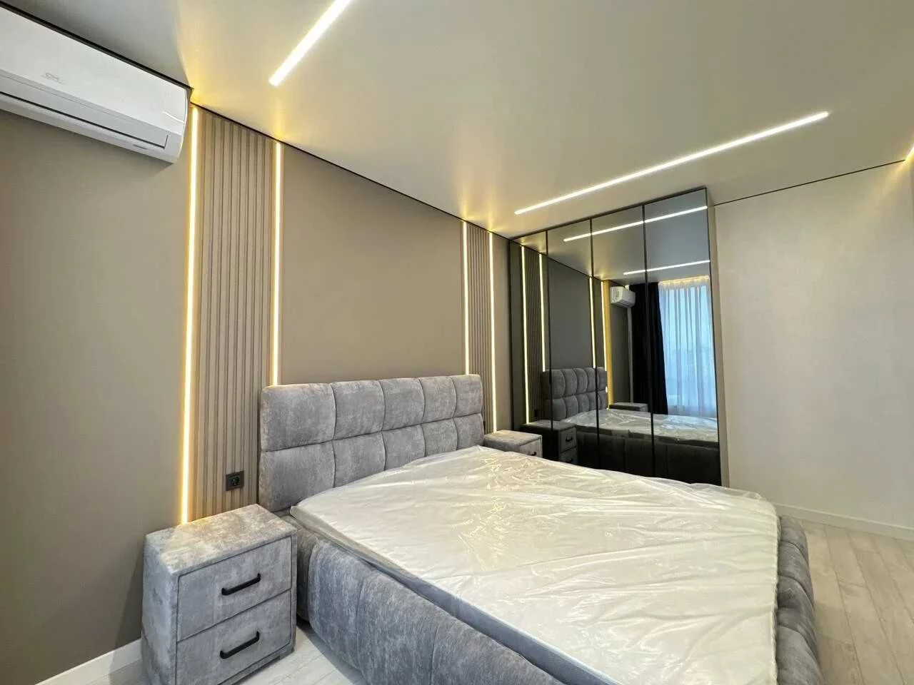 Modern two-bedroom near the lake