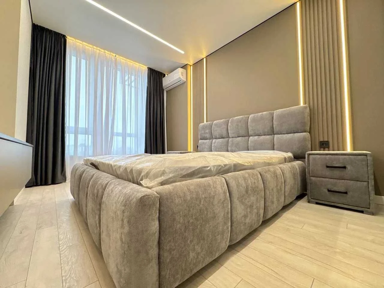 Modern two-bedroom near the lake