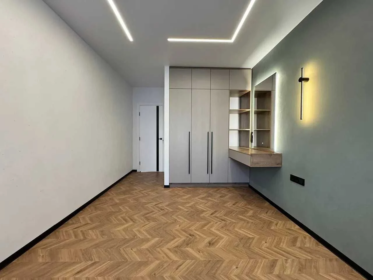Two-bedroom apartment with stylish renovation in the city center