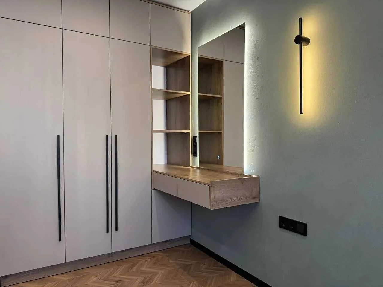 Two-bedroom apartment with stylish renovation in the city center