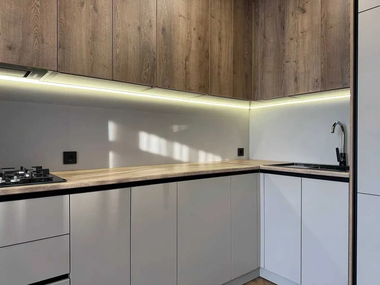 Two-bedroom apartment with stylish renovation in the city center