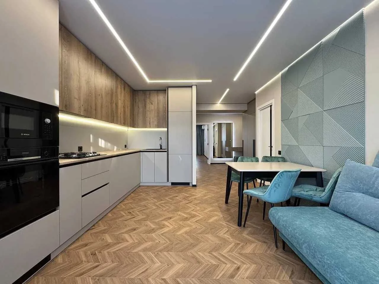 Two-bedroom apartment with stylish renovation in the city center