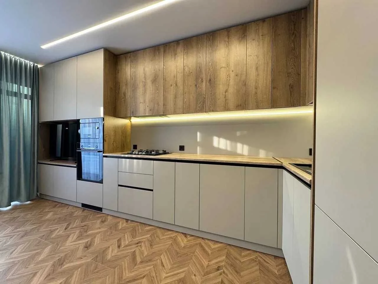 Two-bedroom apartment with stylish renovation in the city center
