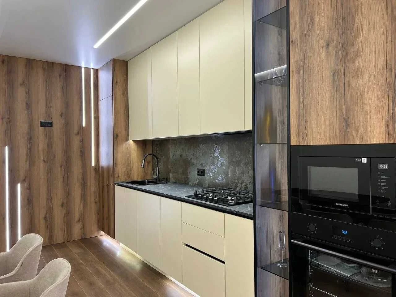 Spacious two-bedroom apartment with furniture and appliances in the city center