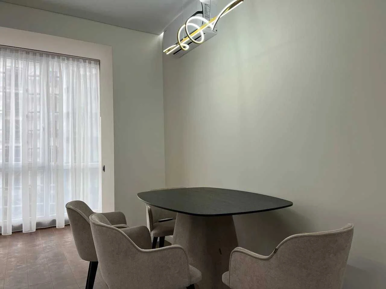 Spacious two-bedroom apartment with furniture and appliances in the city center