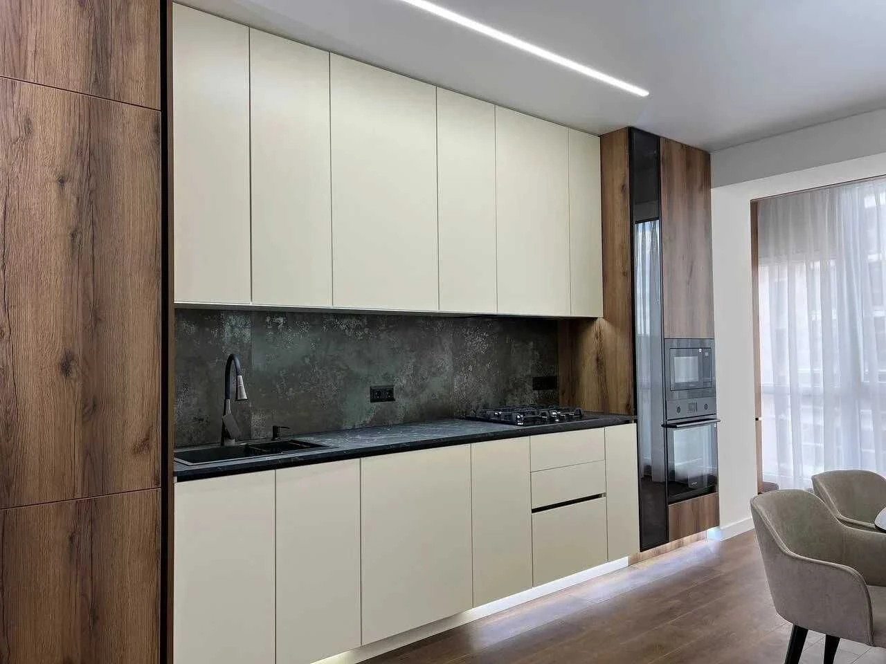 Spacious two-bedroom apartment with furniture and appliances in the city center