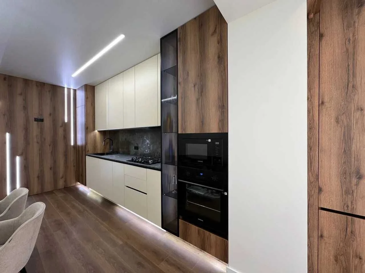 Spacious two-bedroom apartment with furniture and appliances in the city center
