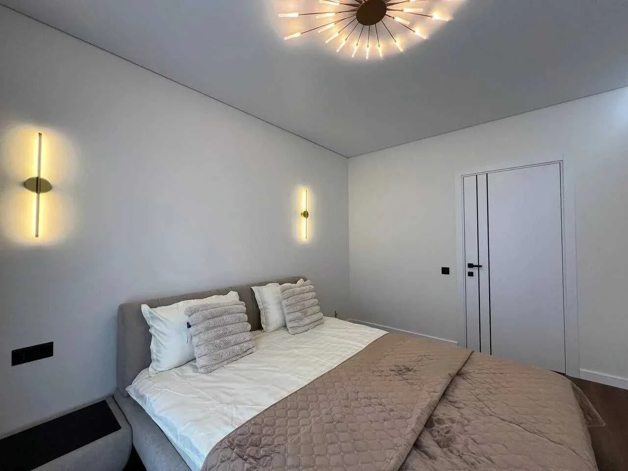 Spacious two-bedroom apartment with furniture and appliances in the city center