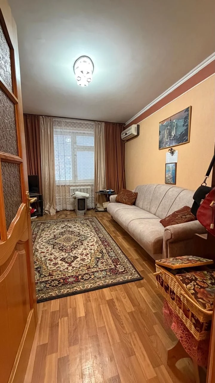 Продаж трьохкімнатної квартири Інгульський район  вул Космон