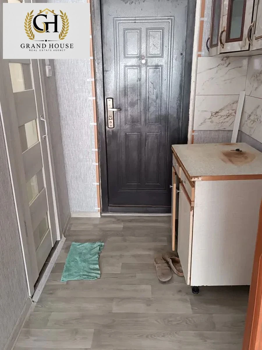Продається компактна квартира в 101 микрорайоне