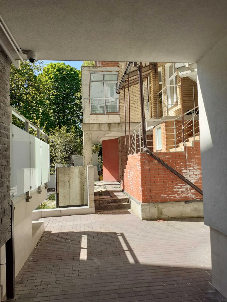 Sale of multi-level apartment on Karmanskogo bud 6. Apt. 3.