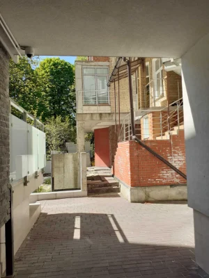 Sale of multi-level apartment on Karmanskogo bud 6. Apt. 3.