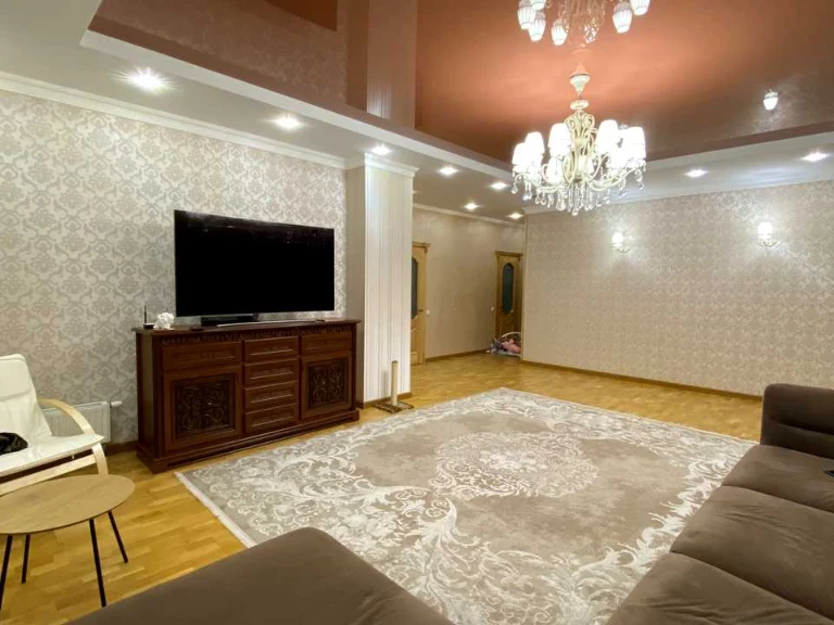 Apartment. Dnipro, Oleksandra Polya Ave. (Kirova)