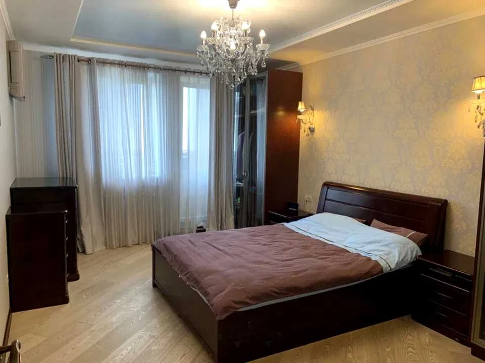 Квартира. Київ, Голосіївська вулиця