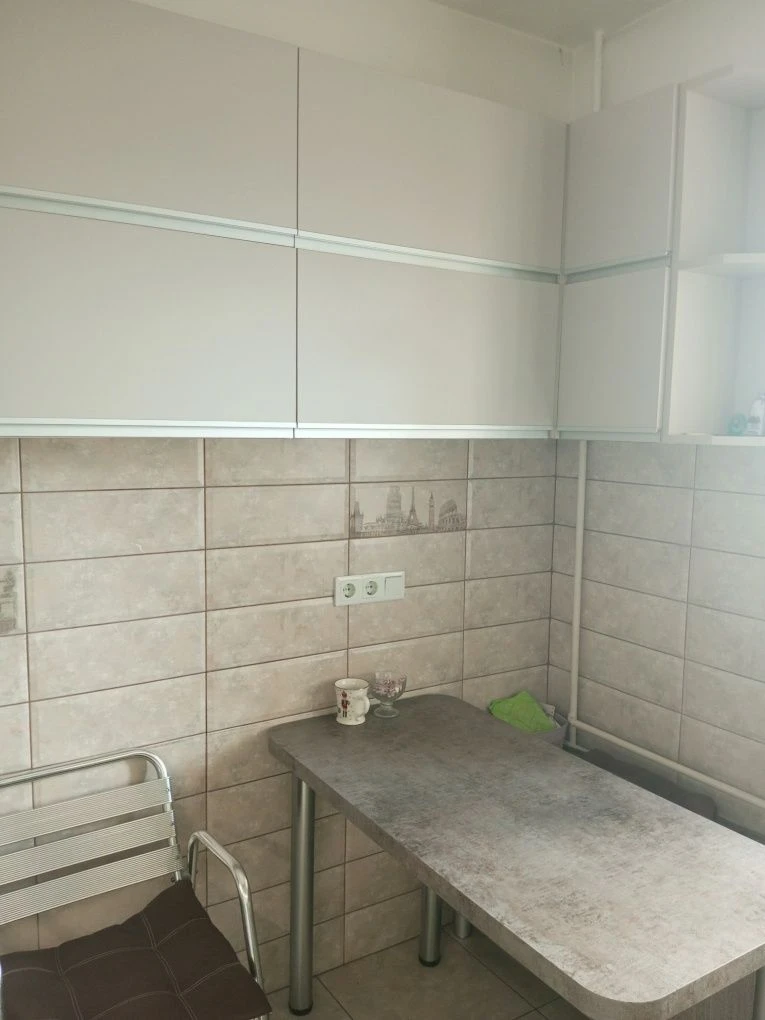 Sale of a modern 1-bedroom apartment with furniture and appliances.
