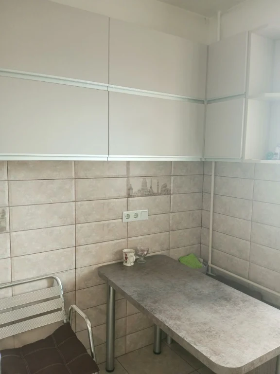 Sale of a modern 1-bedroom apartment with furniture and appliances.