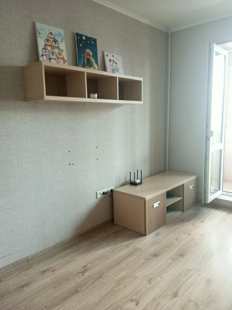 Sale of a modern 1-bedroom apartment with furniture and appliances.
