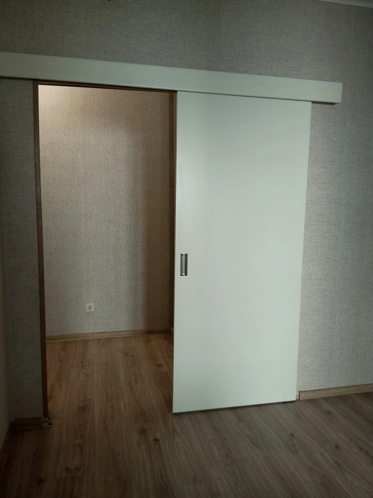 Sale of a modern 1-bedroom apartment with furniture and appliances.