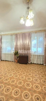 Продається трикімнатна квартира неподалік від театру Музкомедії