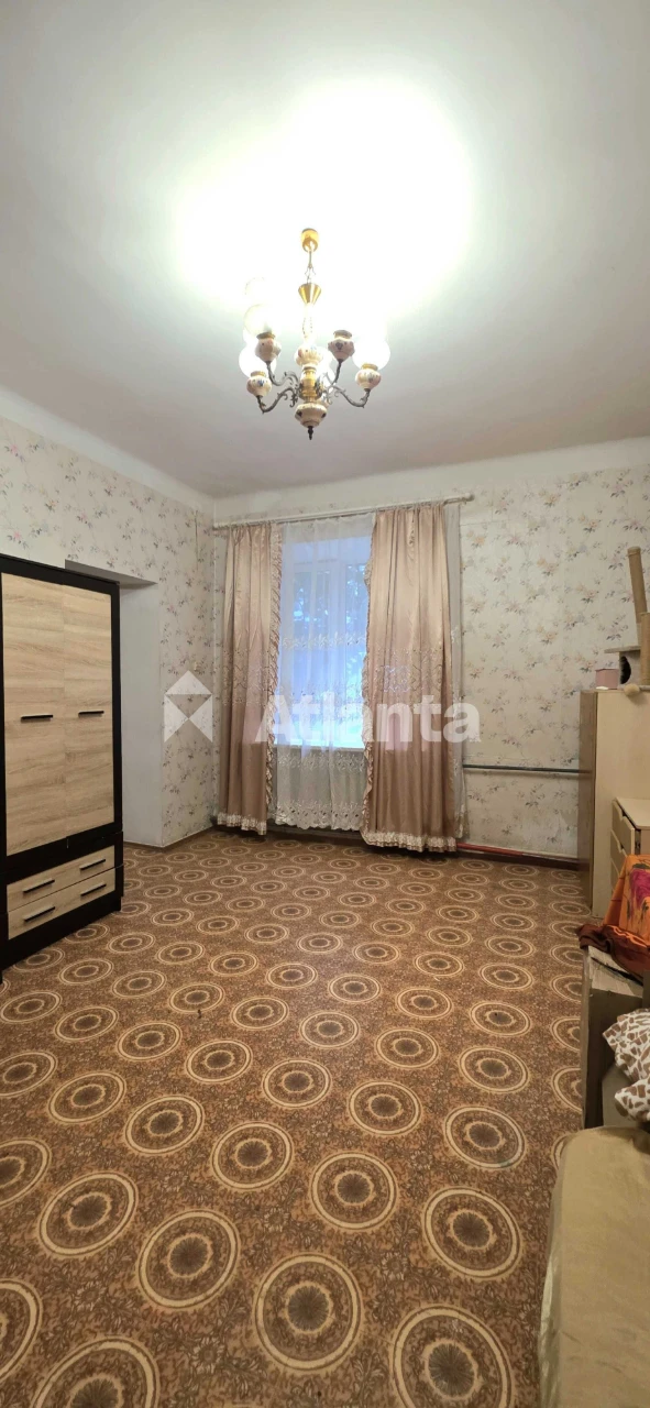 Продається трикімнатна квартира неподалік від театру Музкомедії