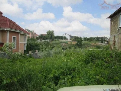 Продається ділянка в Червоному Хуторі.