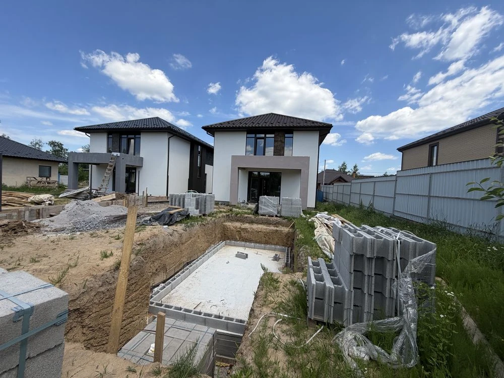 Продаж сучасного двоповерхового будинку в смт Березина. Без