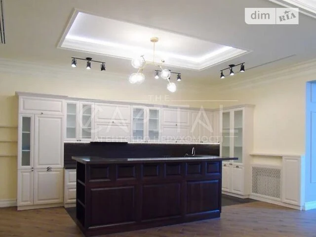 For sale 4-room apartment 203 sq. m. on Antonovycha St. 18 • ID 3467