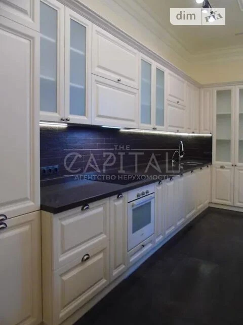 For sale 4-room apartment 203 sq. m. on Antonovycha St. 18 • ID 3467